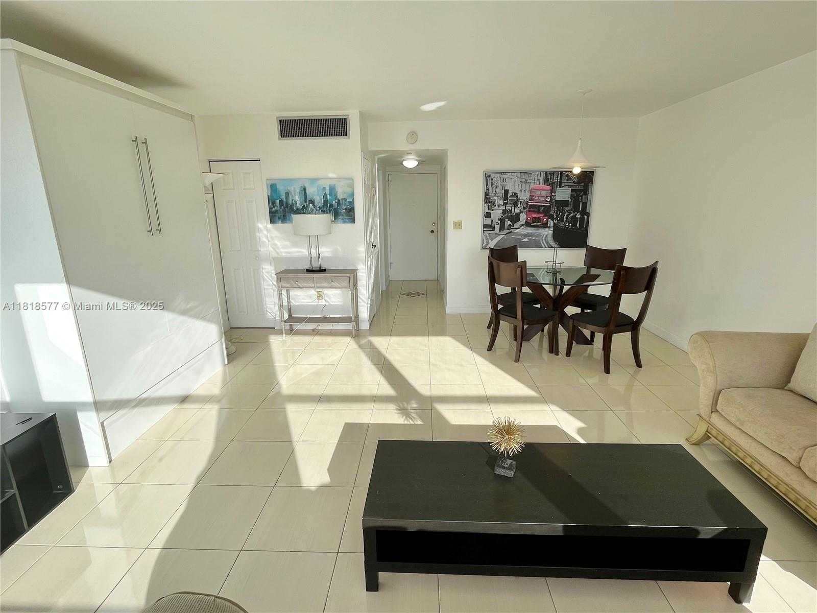 Small Image of 2899 COLLINS AVE #810, Miami Beach Number 3