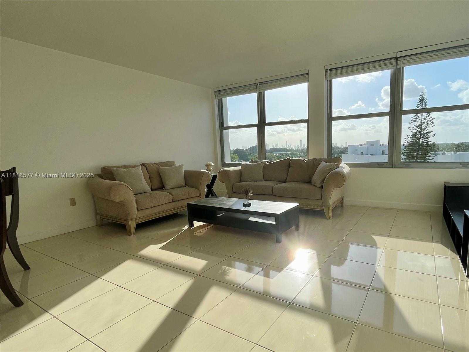 Small Image of 2899 COLLINS AVE #810, Miami Beach Number 6