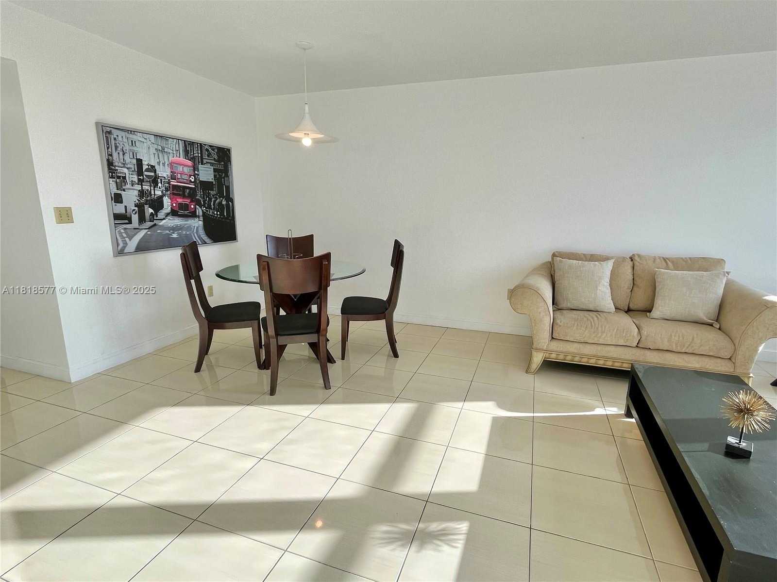 Small Image of 2899 COLLINS AVE #810, Miami Beach Number 8