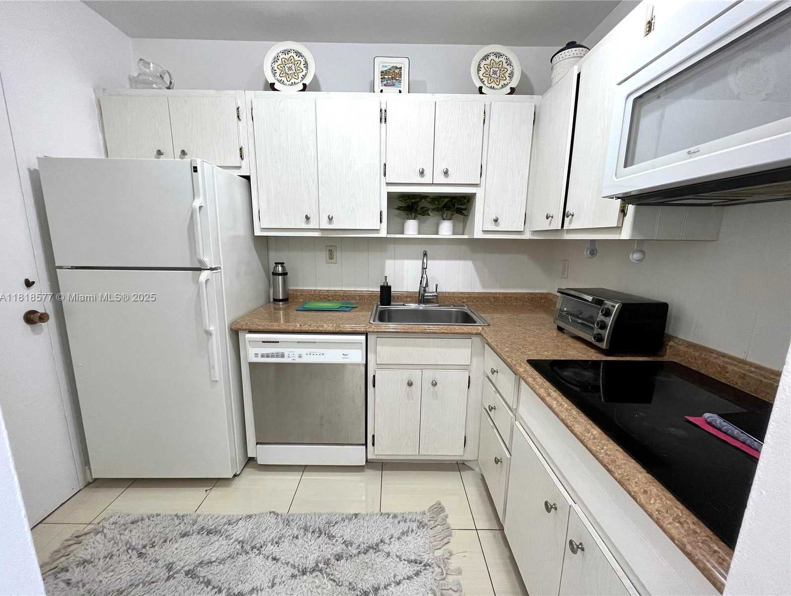 Small Image of 2899 COLLINS AVE #810, Miami Beach Number 9