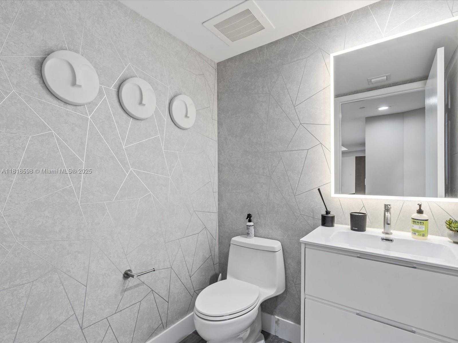 Small Image of 17201 COLLINS AVE #1007, Sunny Isles Beach Number 21