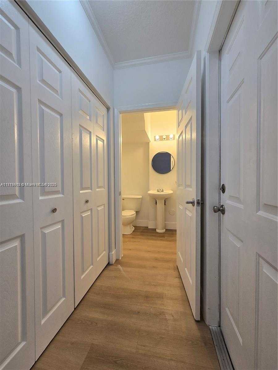 Small Image of 129 RIVERWALK CIR #129, Sunrise Number 11