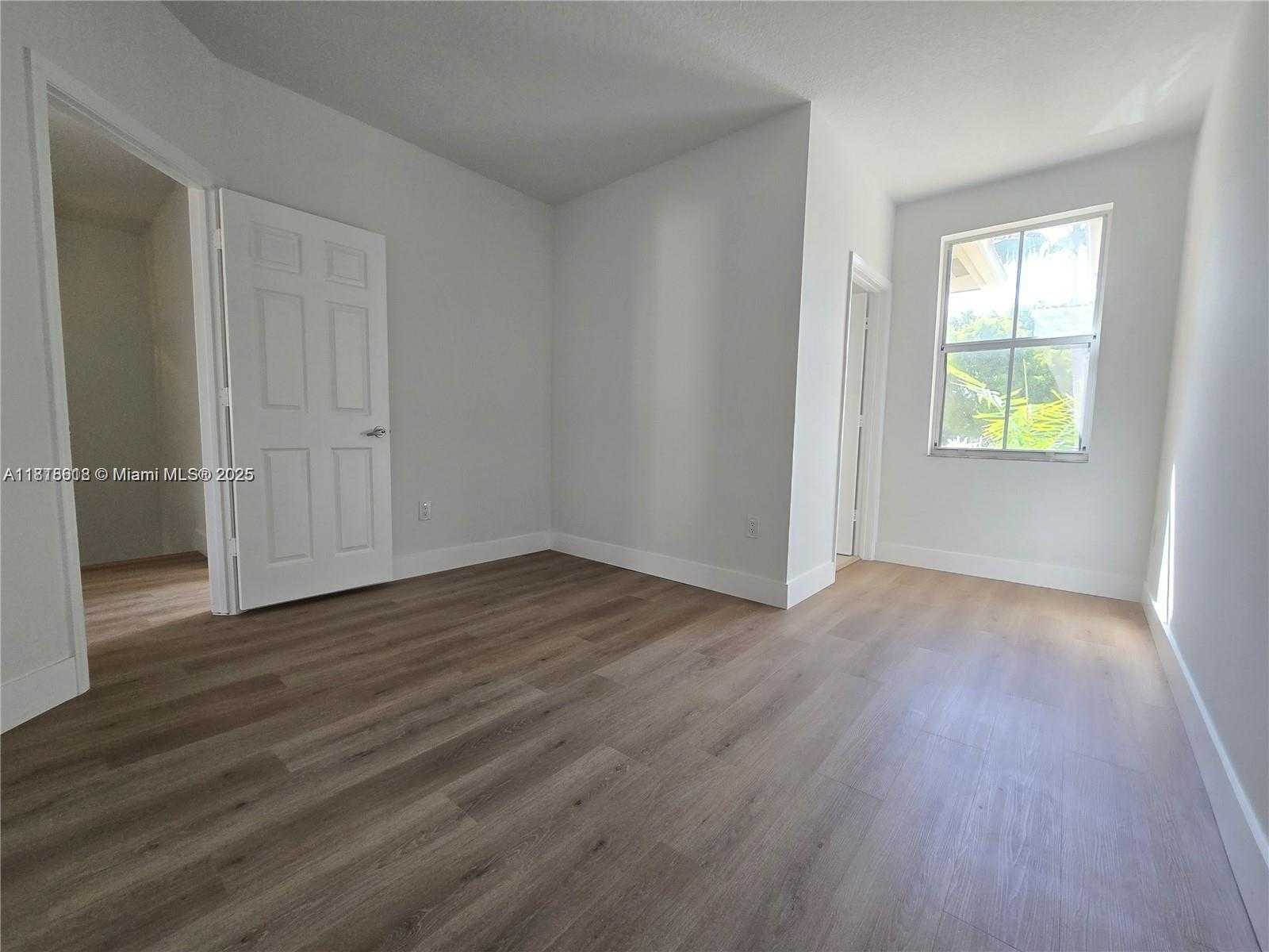 Small Image of 129 RIVERWALK CIR #129, Sunrise Number 22