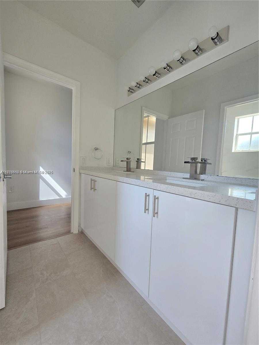 Small Image of 129 RIVERWALK CIR #129, Sunrise Number 24