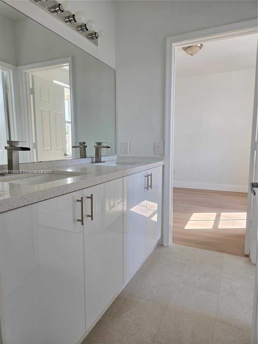 Small Image of 129 RIVERWALK CIR #129, Sunrise Number 25