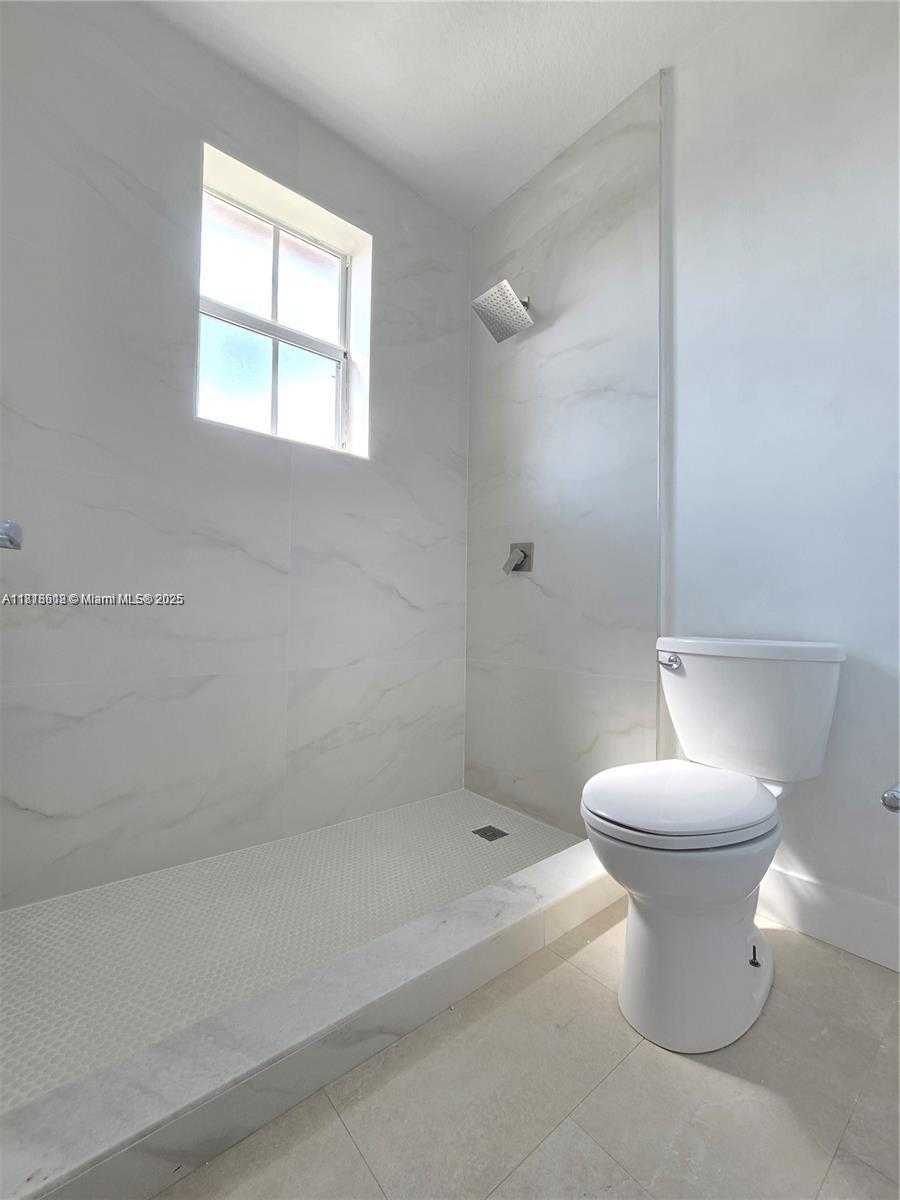 Small Image of 129 RIVERWALK CIR #129, Sunrise Number 26