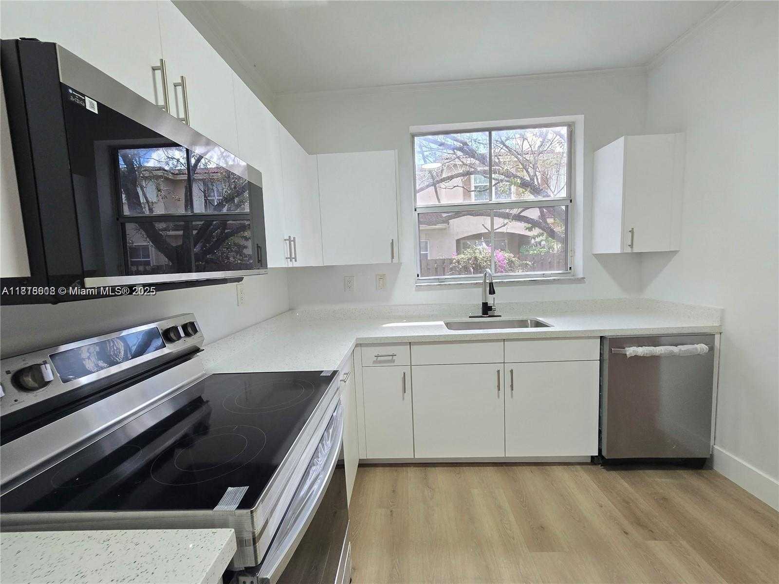Small Image of 129 RIVERWALK CIR #129, Sunrise Number 3