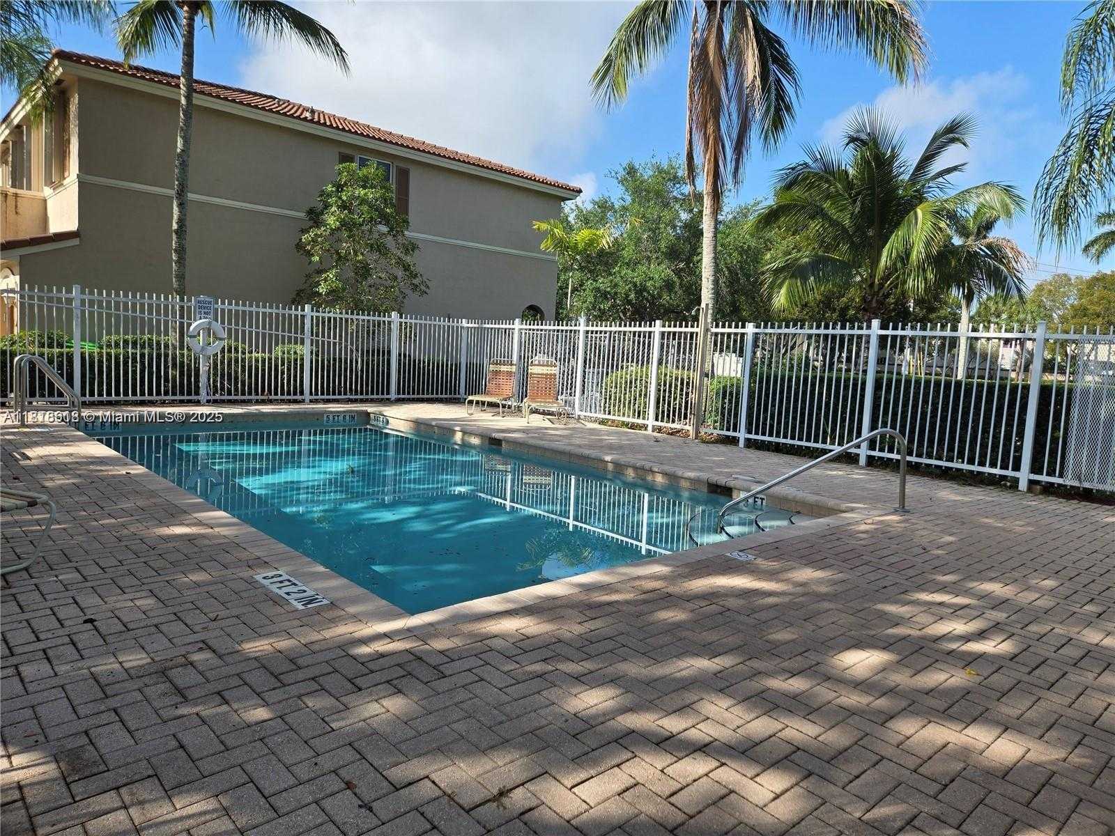 Small Image of 129 RIVERWALK CIR #129, Sunrise Number 31