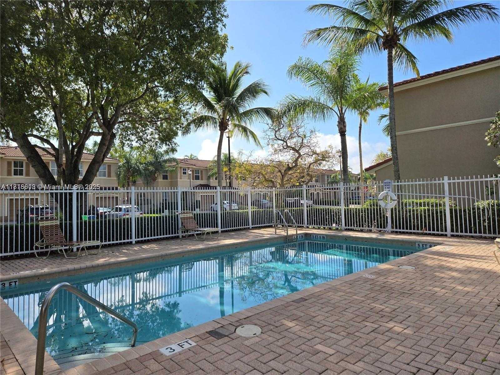 Small Image of 129 RIVERWALK CIR #129, Sunrise Number 32