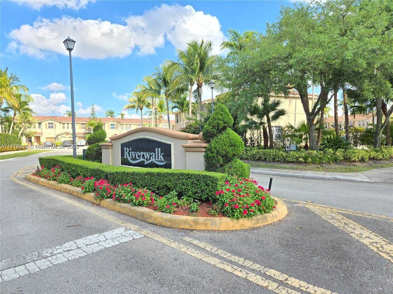 Small Image of 129 RIVERWALK CIR #129, Sunrise Number 33