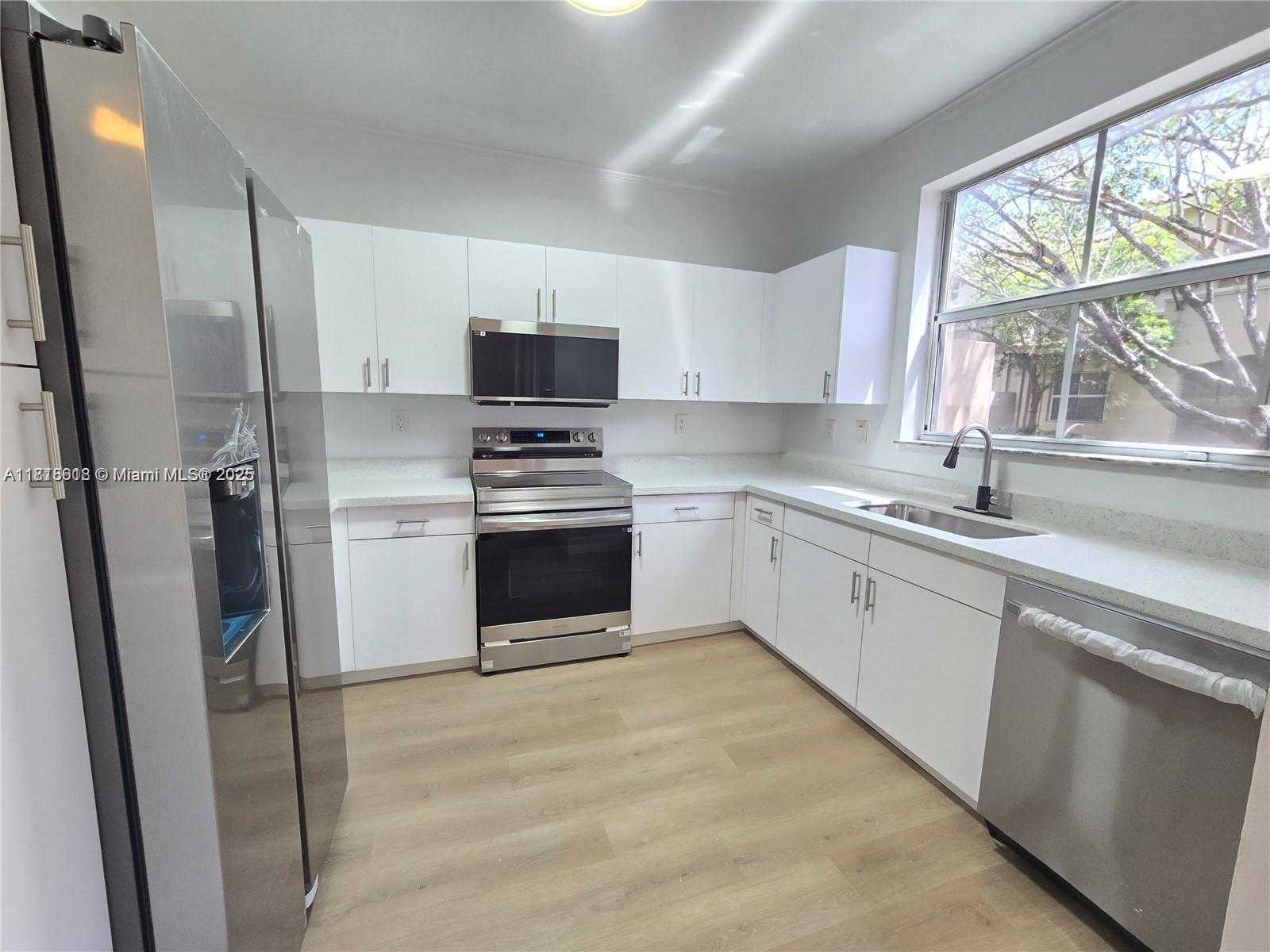 Small Image of 129 RIVERWALK CIR #129, Sunrise Number 5