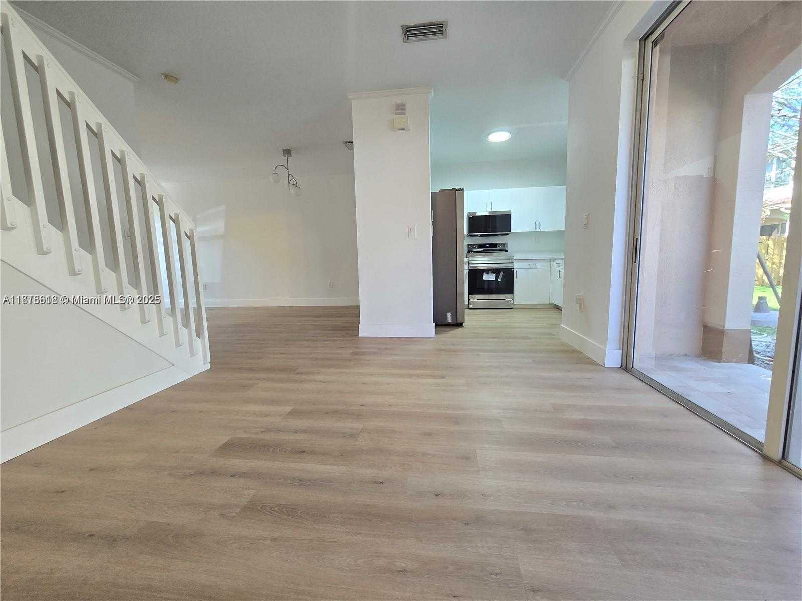 Small Image of 129 RIVERWALK CIR #129, Sunrise Number 9
