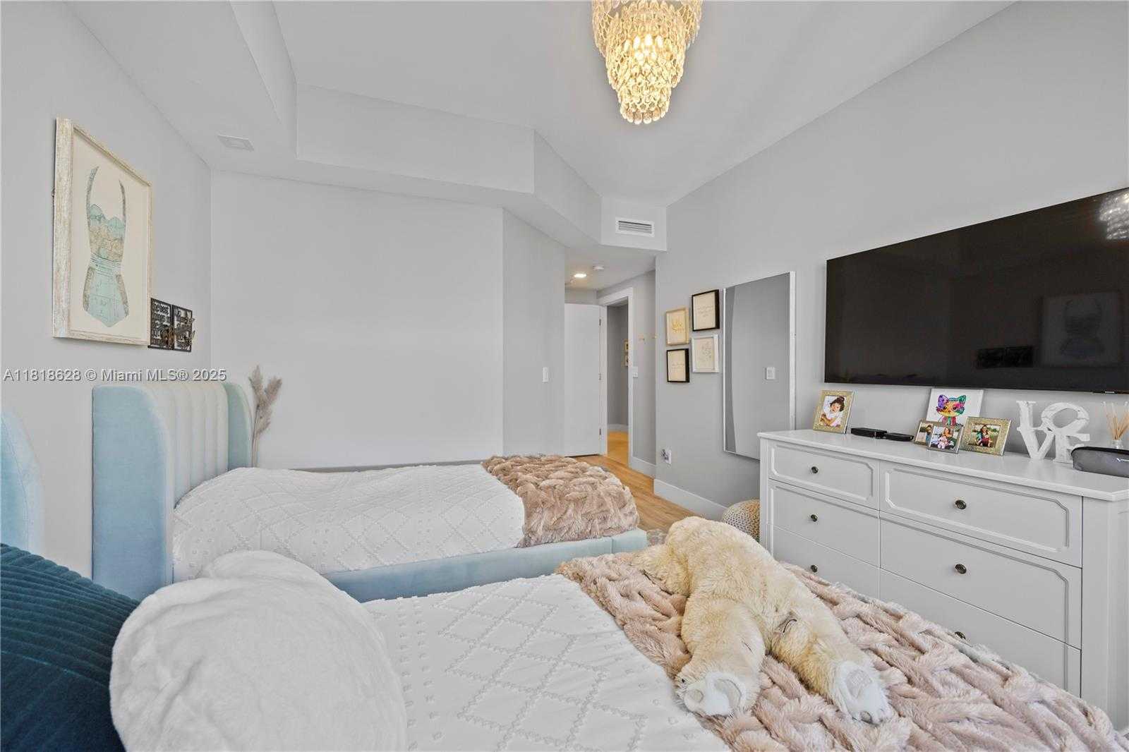 Small Image of 801 BRICKELL KEY BLVD #2203, Miami Number 32