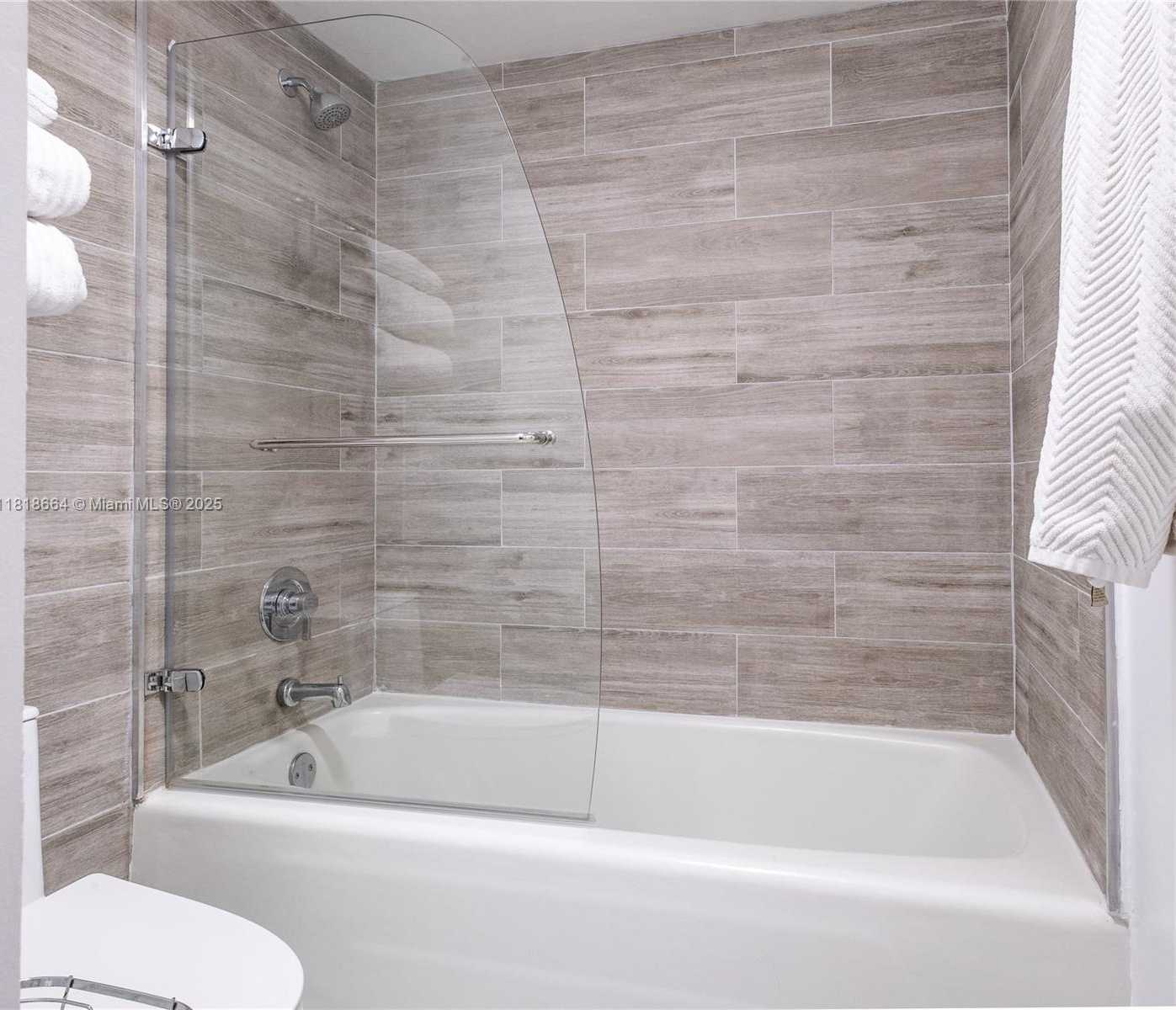 Small Image of 20505 EAST COUNTRY CLUB DR #143, Aventura Number 11