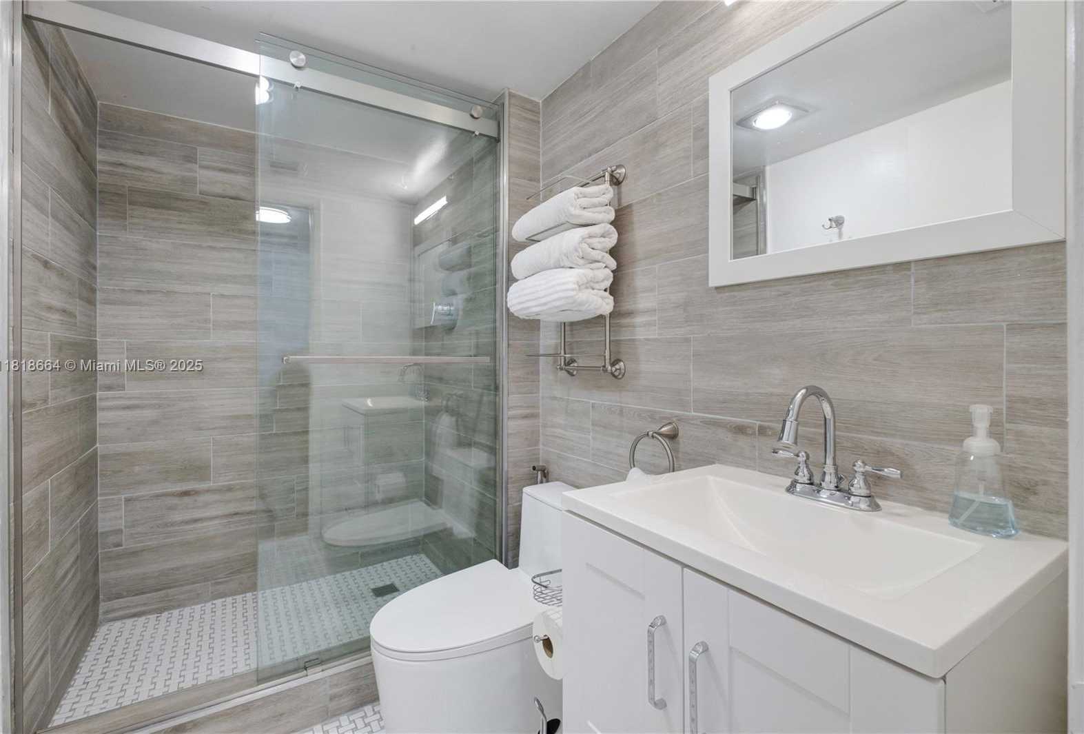 Small Image of 20505 EAST COUNTRY CLUB DR #143, Aventura Number 14
