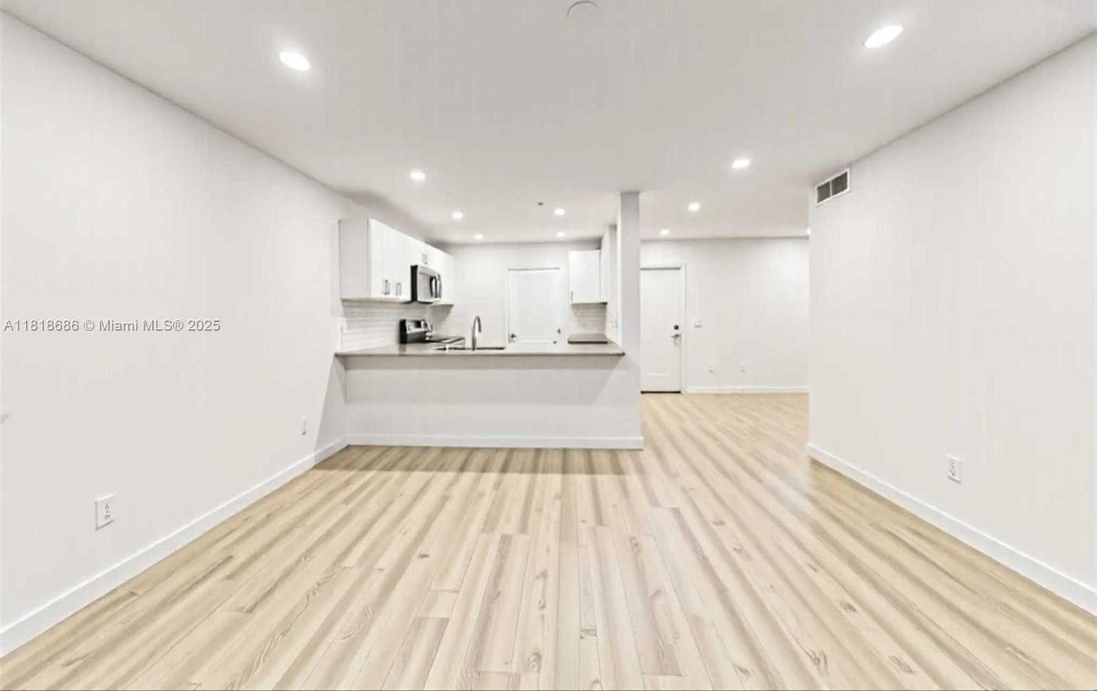 Small Image of 5790 STIRLING #212, Hollywood Number 10