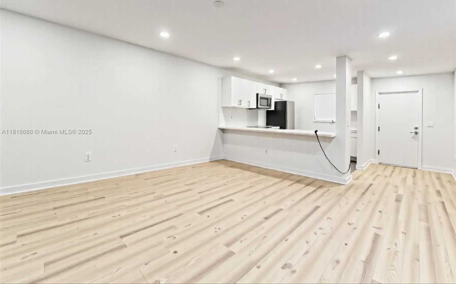 Small Image of 5790 STIRLING #212, Hollywood Number 11