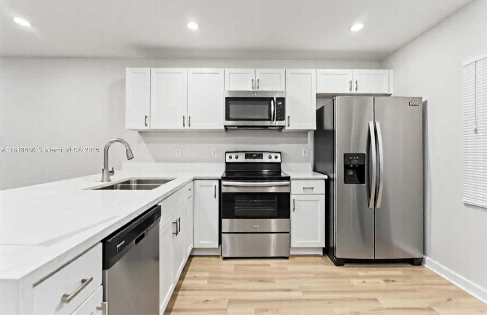 Small Image of 5790 STIRLING #212, Hollywood Number 13