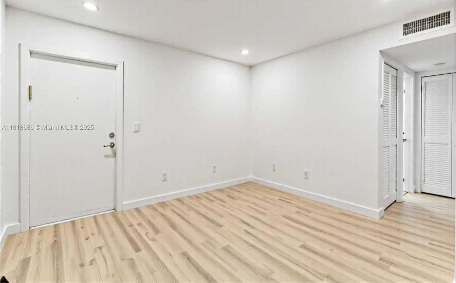 Small Image of 5790 STIRLING #212, Hollywood Number 14