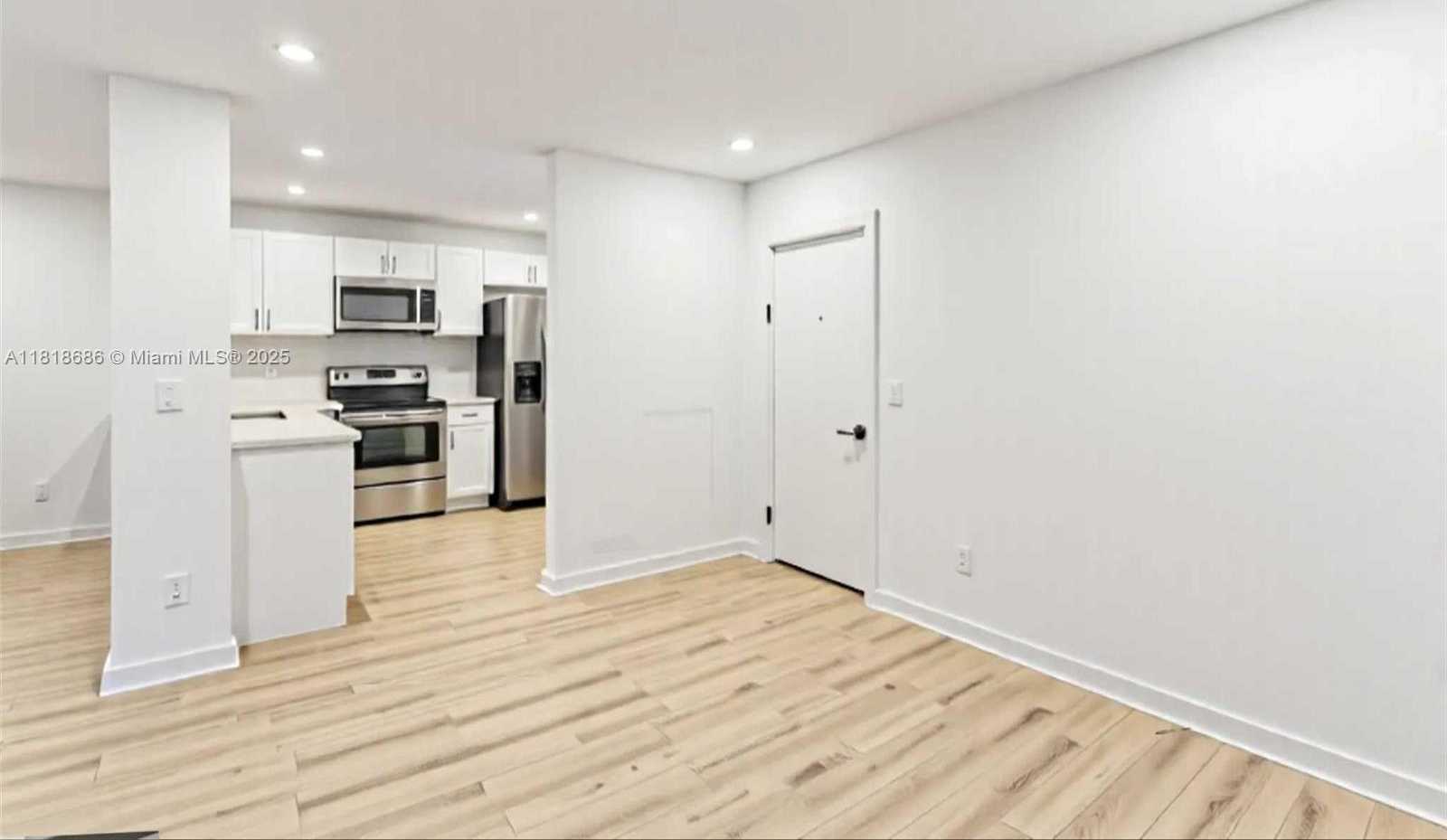 Small Image of 5790 STIRLING #212, Hollywood Number 15