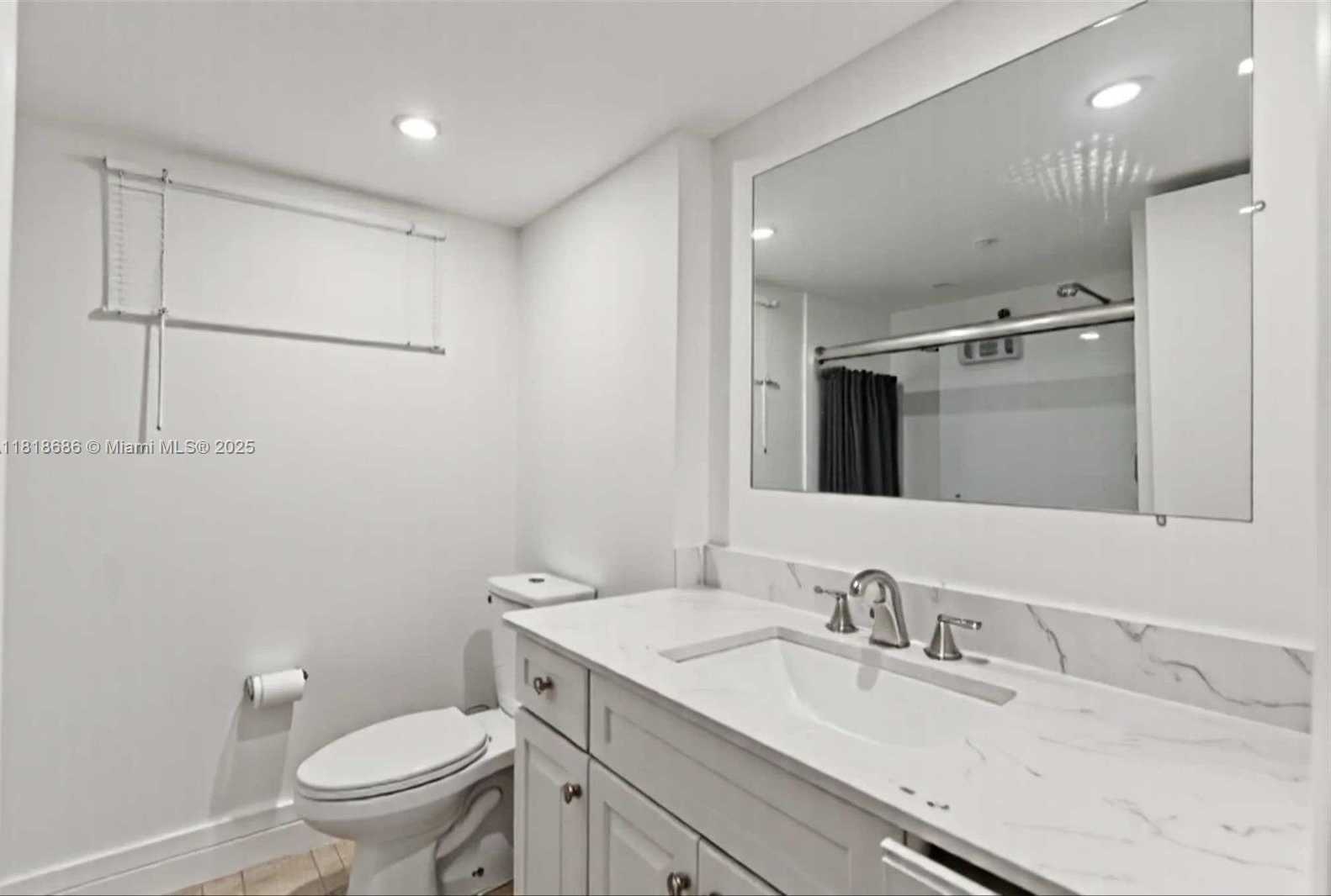 Small Image of 5790 STIRLING #212, Hollywood Number 16