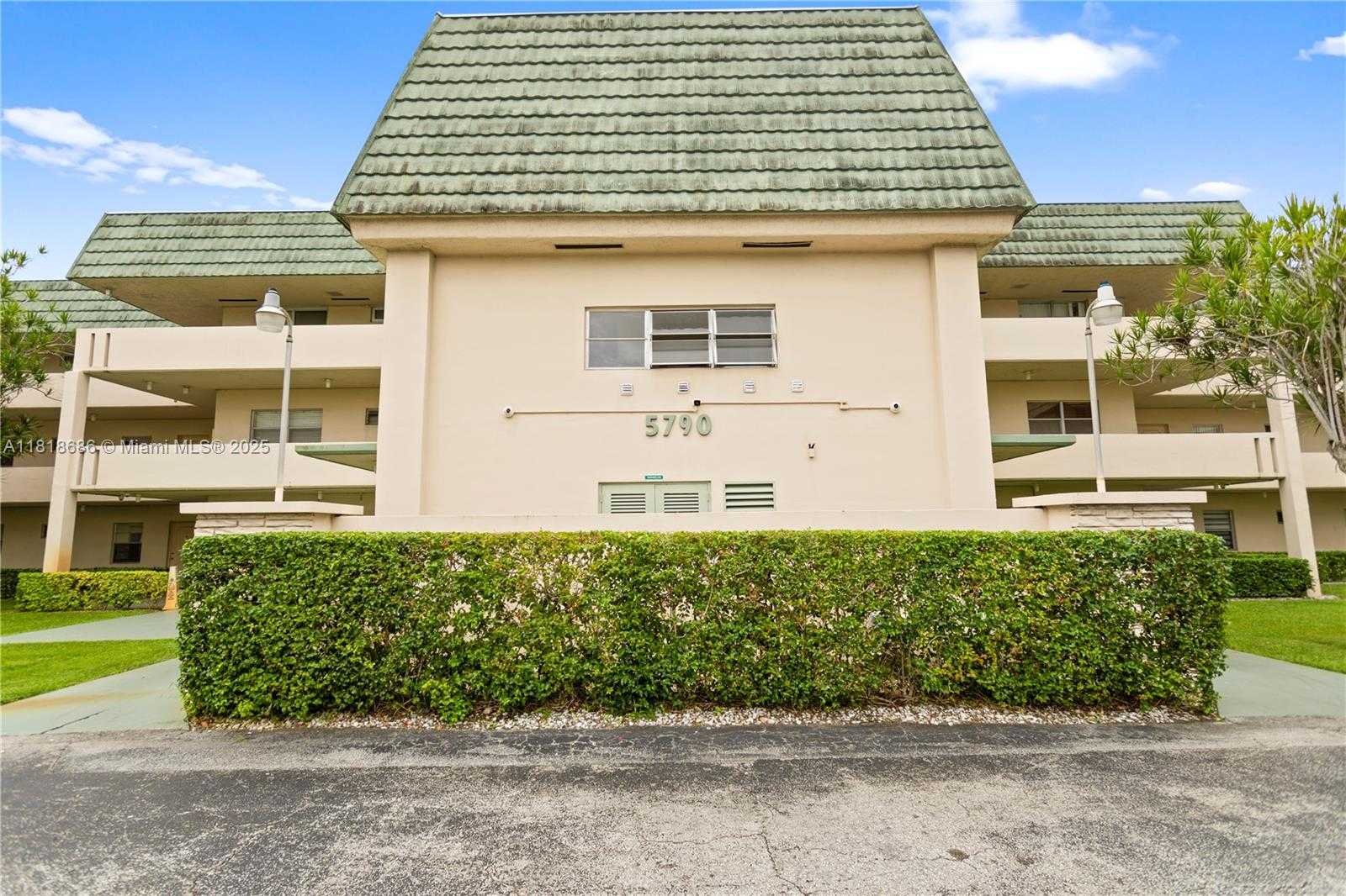 Small Image of 5790 STIRLING #212, Hollywood Number 2