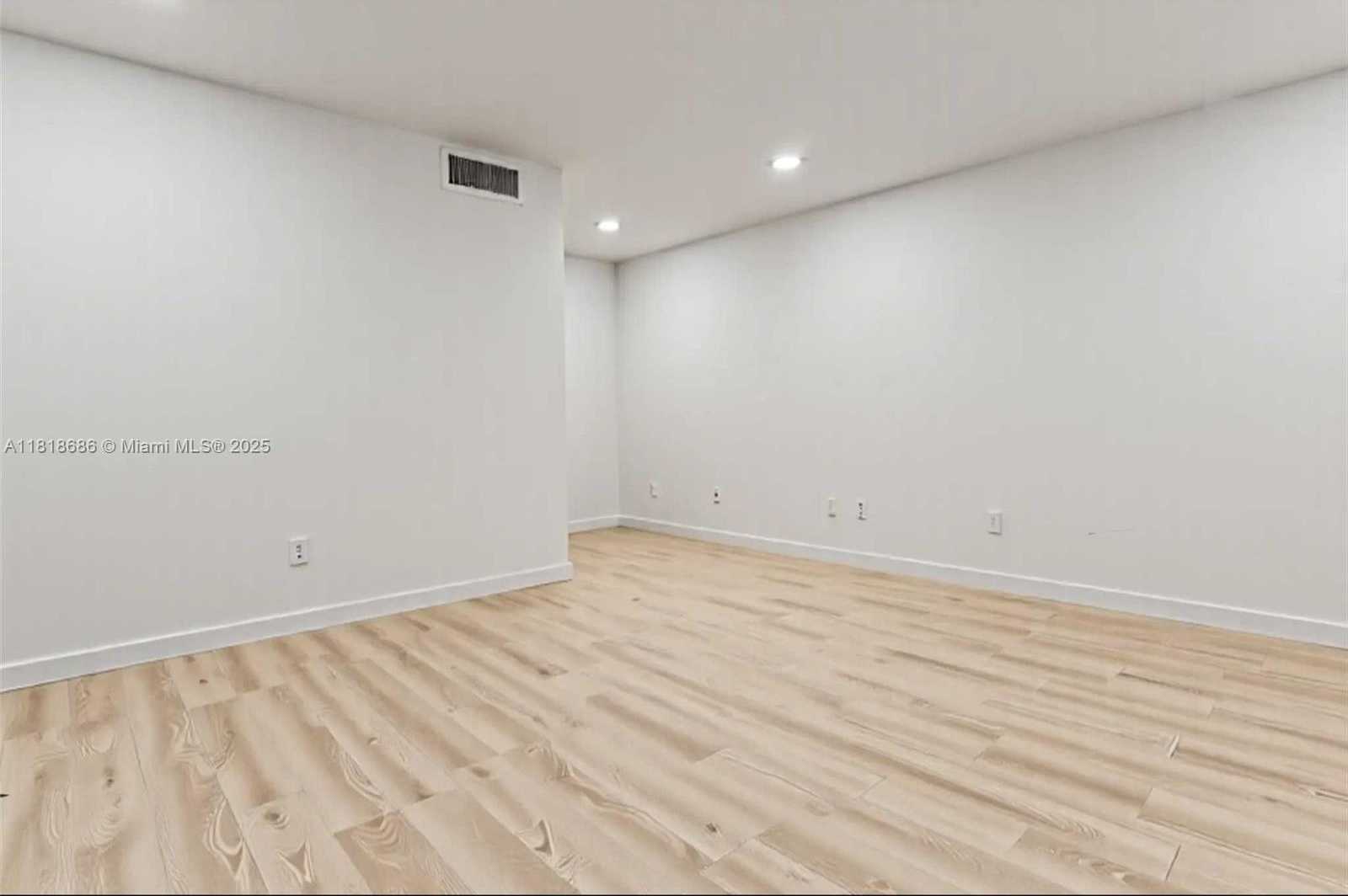 Small Image of 5790 STIRLING #212, Hollywood Number 20