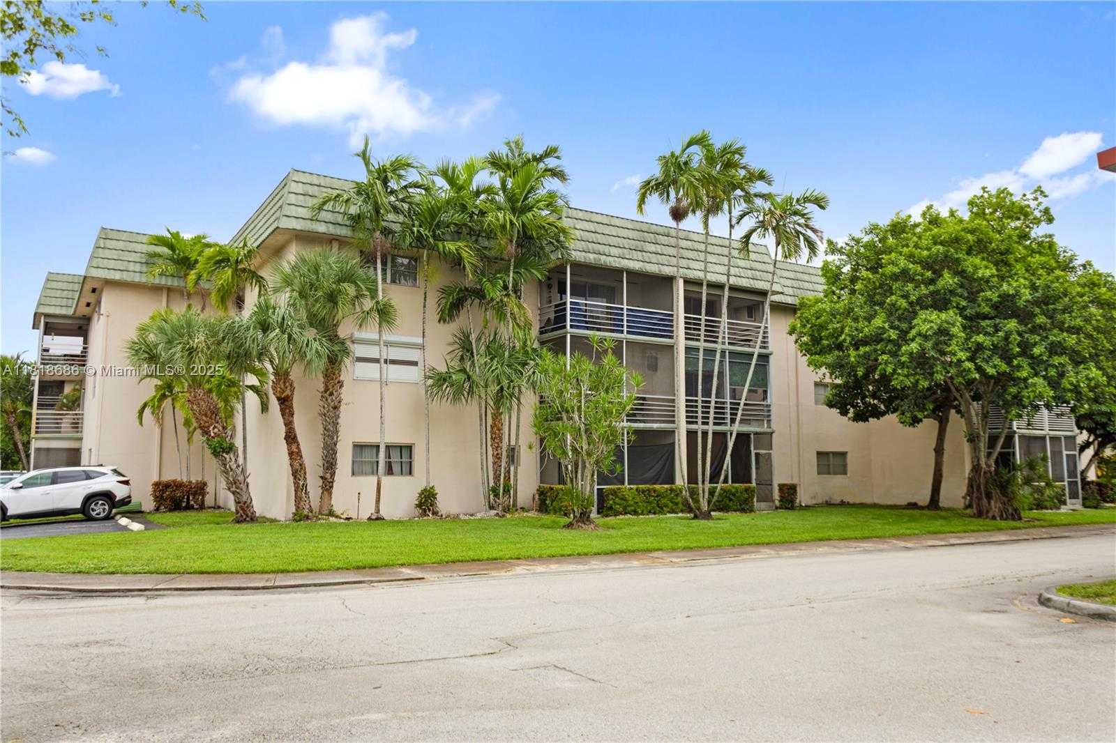 Small Image of 5790 STIRLING #212, Hollywood Number 4