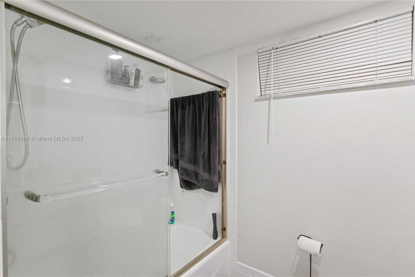 Small Image of 5790 STIRLING #212, Hollywood Number 8