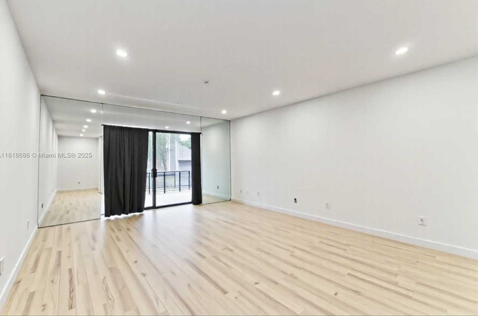 Small Image of 5790 STIRLING #212, Hollywood Number 9