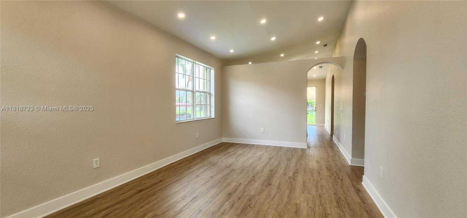 Small Image of 1707 NORTH WEST 78TH WAY, Pembroke Pines Number 3
