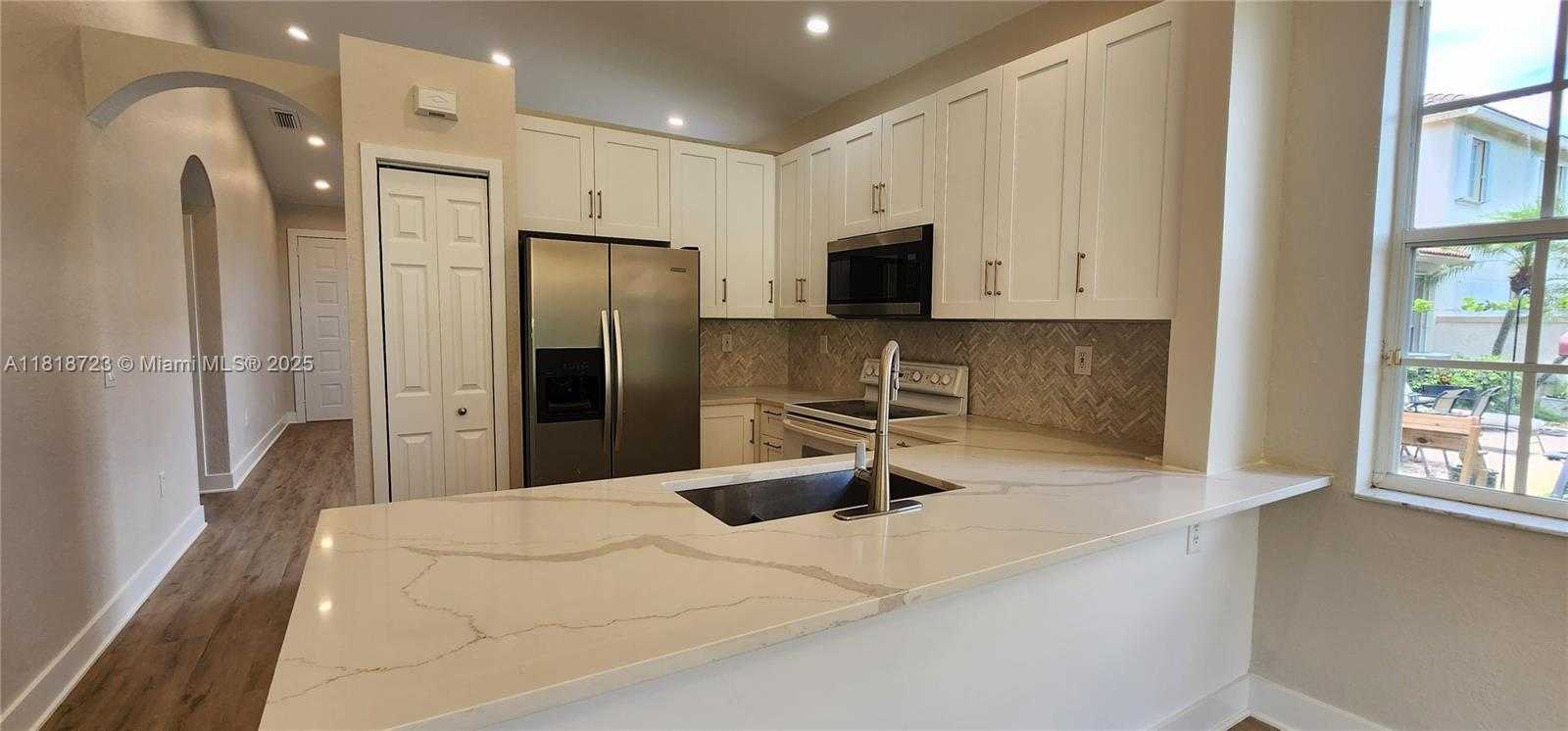Small Image of 1707 NORTH WEST 78TH WAY, Pembroke Pines Number 4