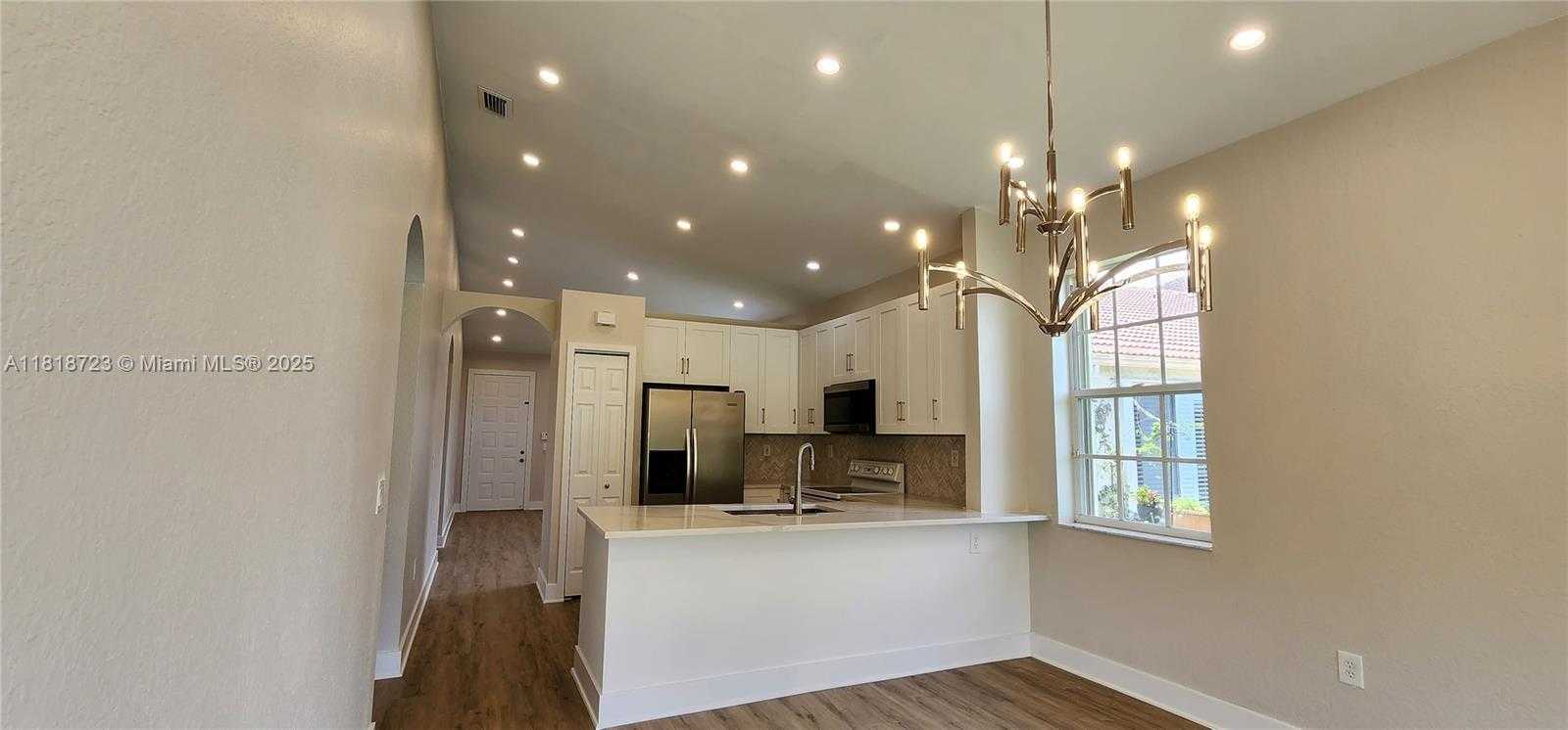 Small Image of 1707 NORTH WEST 78TH WAY, Pembroke Pines Number 6