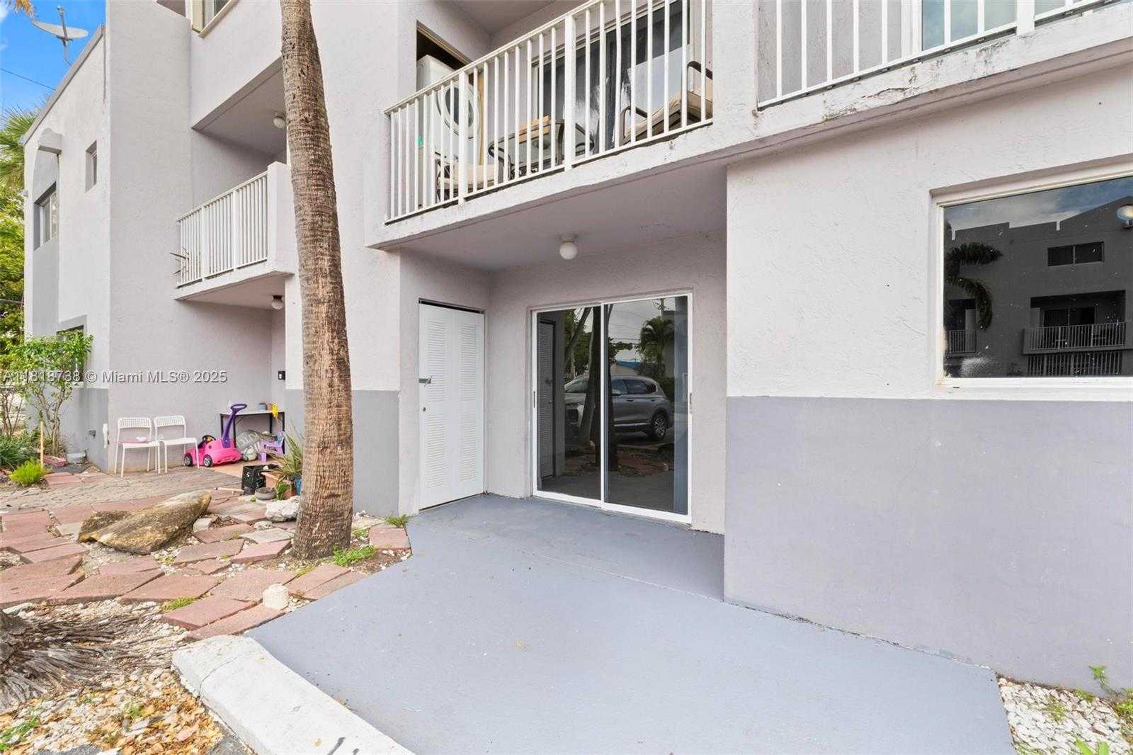 Small Image of 2660 WEST 76TH ST #106, Hialeah Number 4