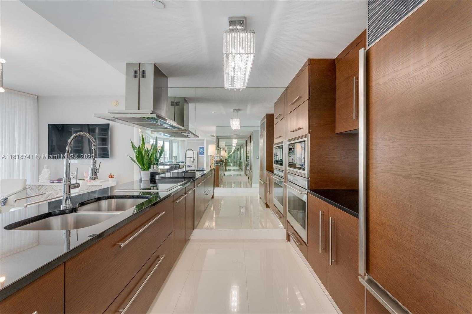 Small Image of 495 BRICKELL AVE #3604, Miami Number 8