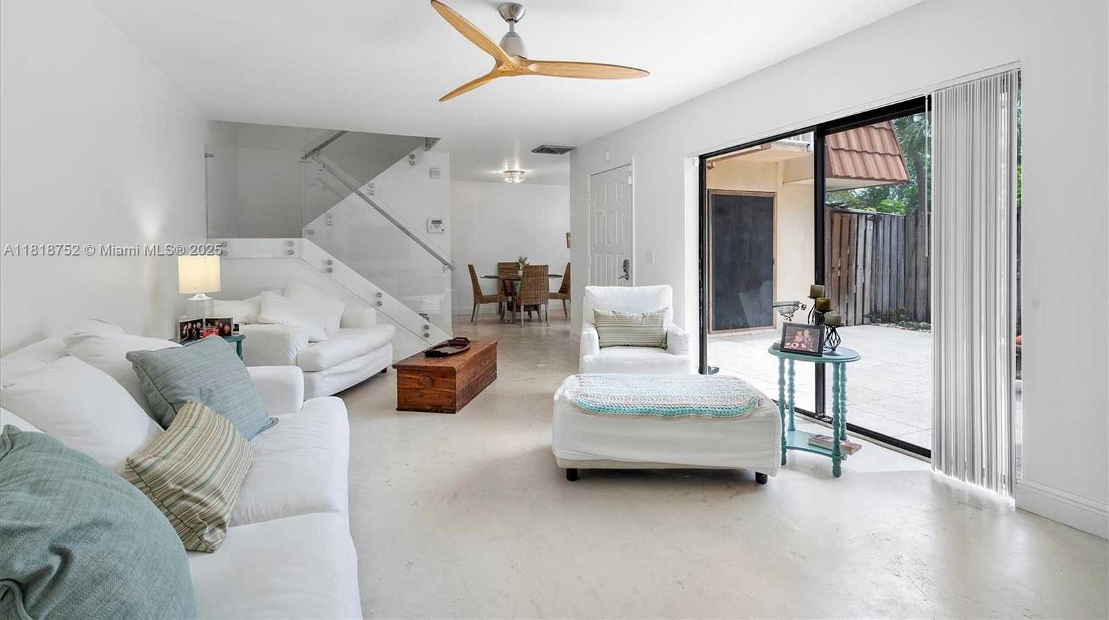 Small Image of 839 BLUE RIDGE CIR #839, West Palm Beach Number 2