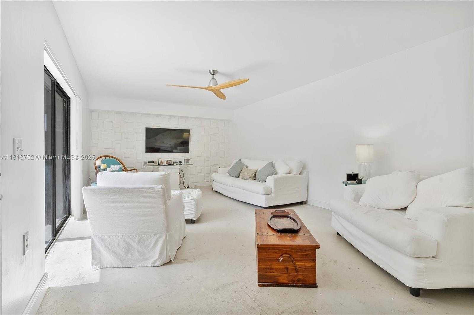 Small Image of 839 BLUE RIDGE CIR #839, West Palm Beach Number 3