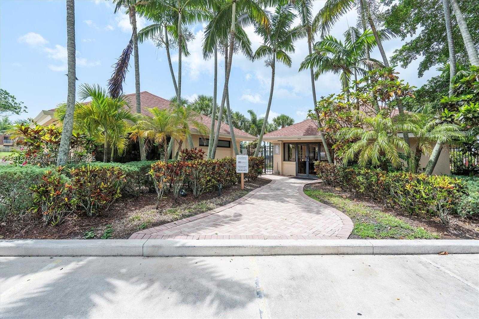 Small Image of 839 BLUE RIDGE CIR #839, West Palm Beach Number 33