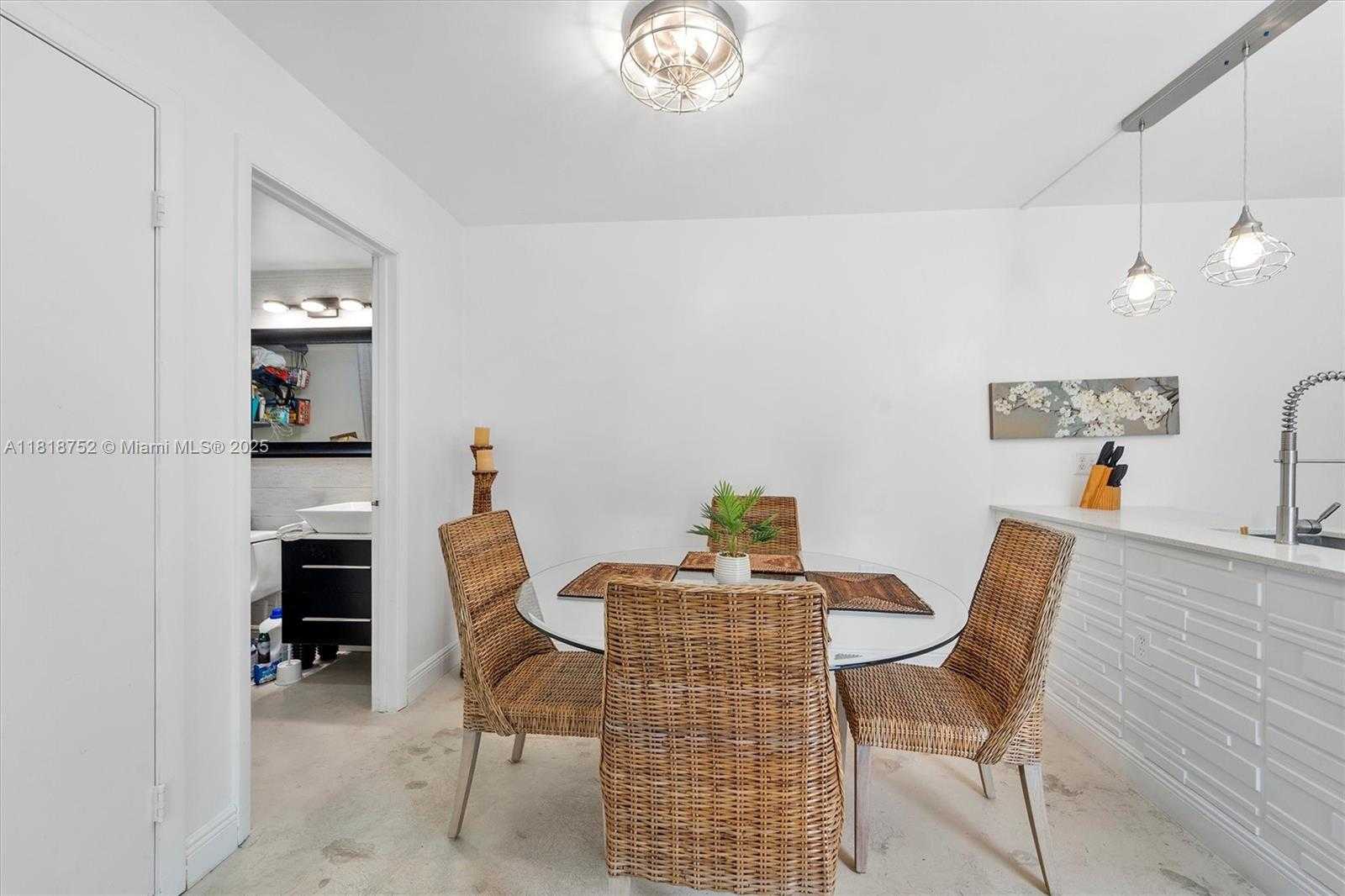 Small Image of 839 BLUE RIDGE CIR #839, West Palm Beach Number 7