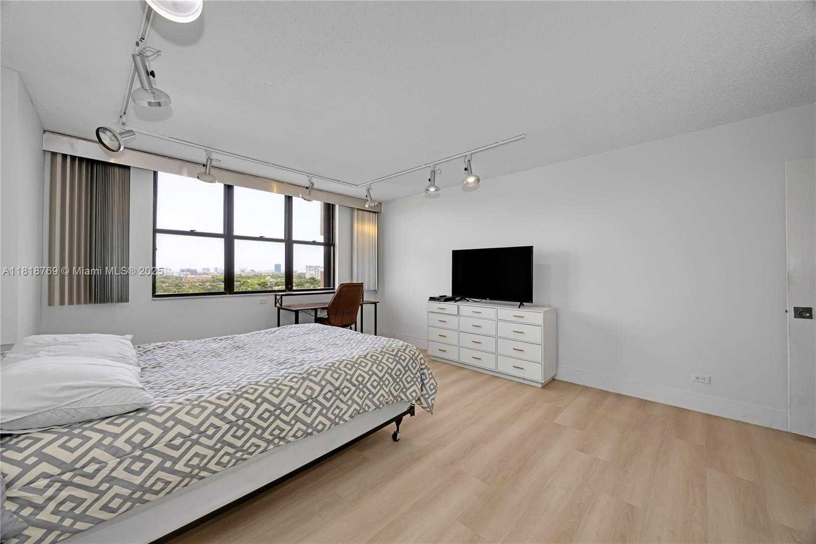 Small Image of 1800 NORTH EAST 114TH ST #1103, Miami Number 26