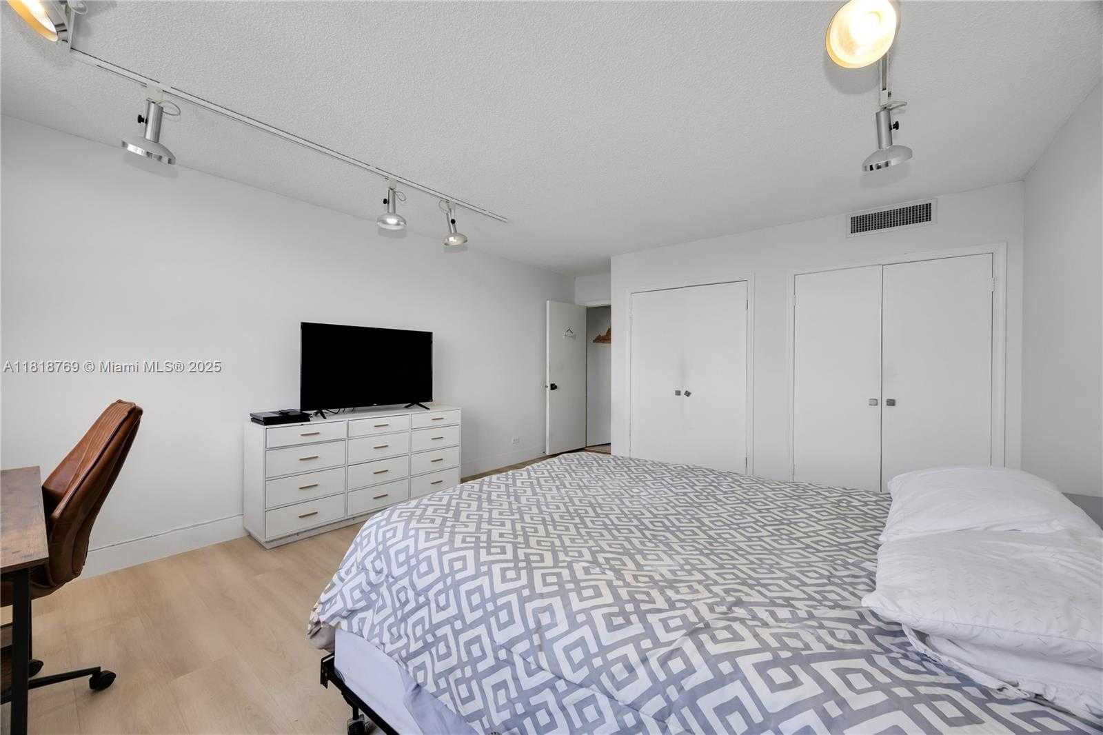Small Image of 1800 NORTH EAST 114TH ST #1103, Miami Number 27
