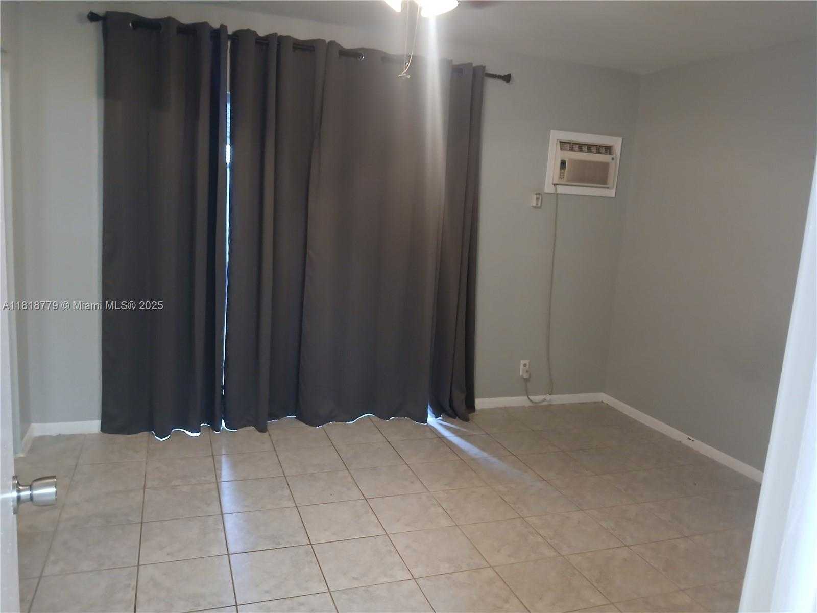 Small Image of Deerfield Beach Number 9