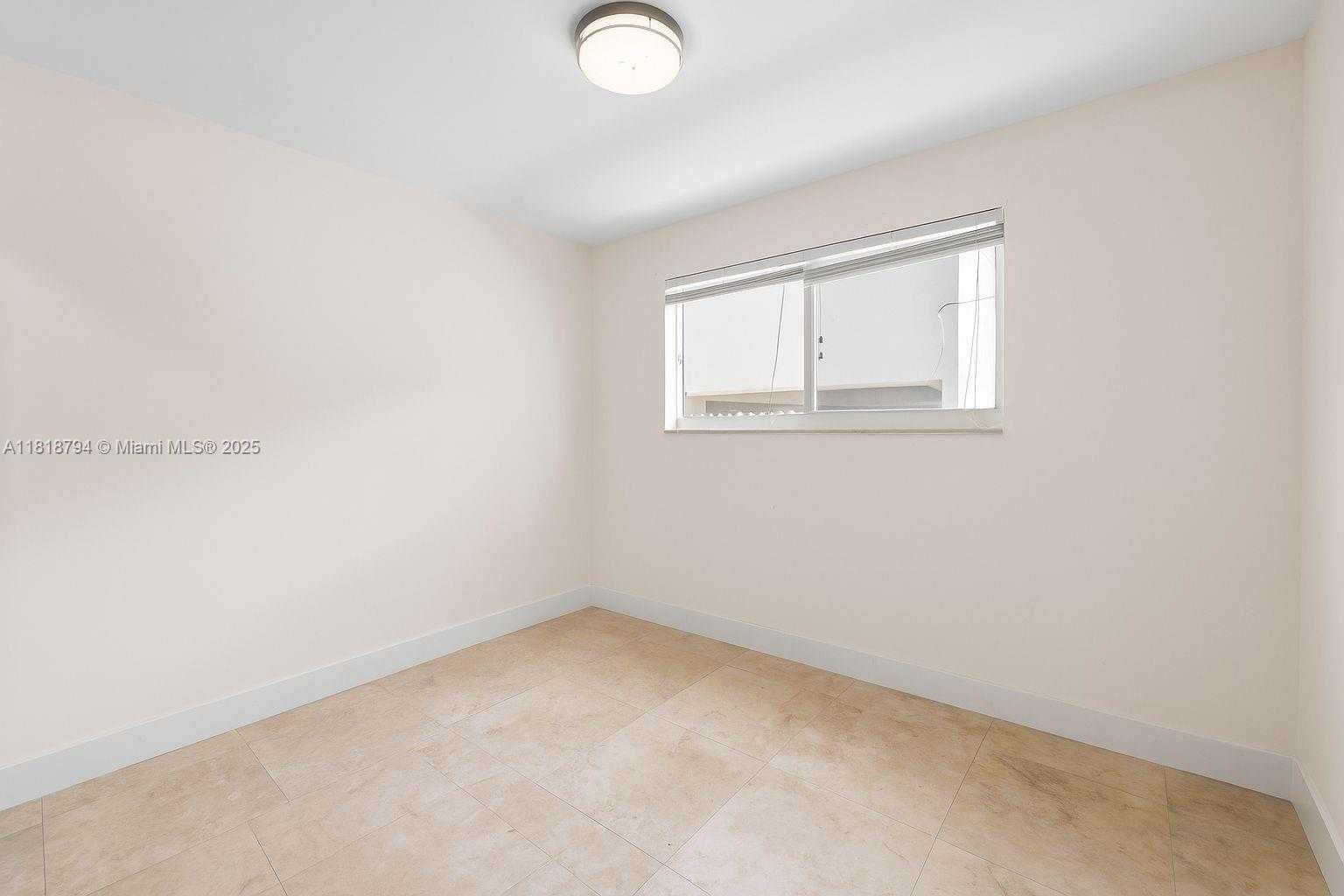 Small Image of 1601 BAY RD #4, Miami Beach Number 10