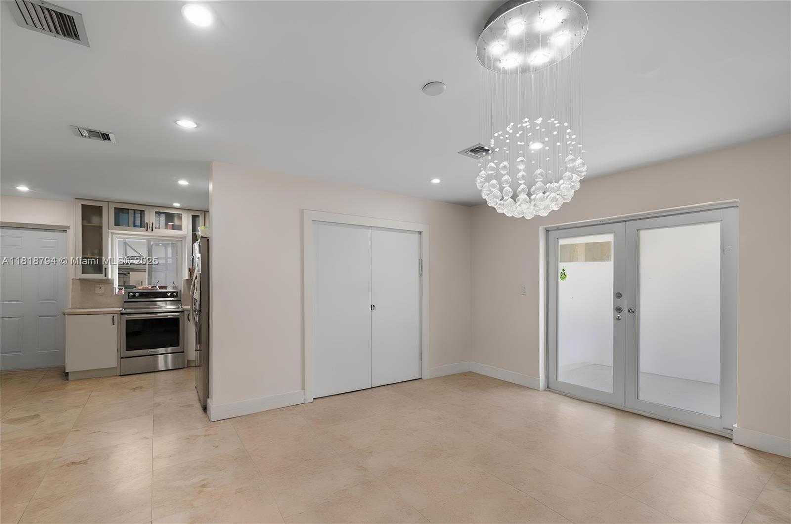 Small Image of 1601 BAY RD #4, Miami Beach Number 4