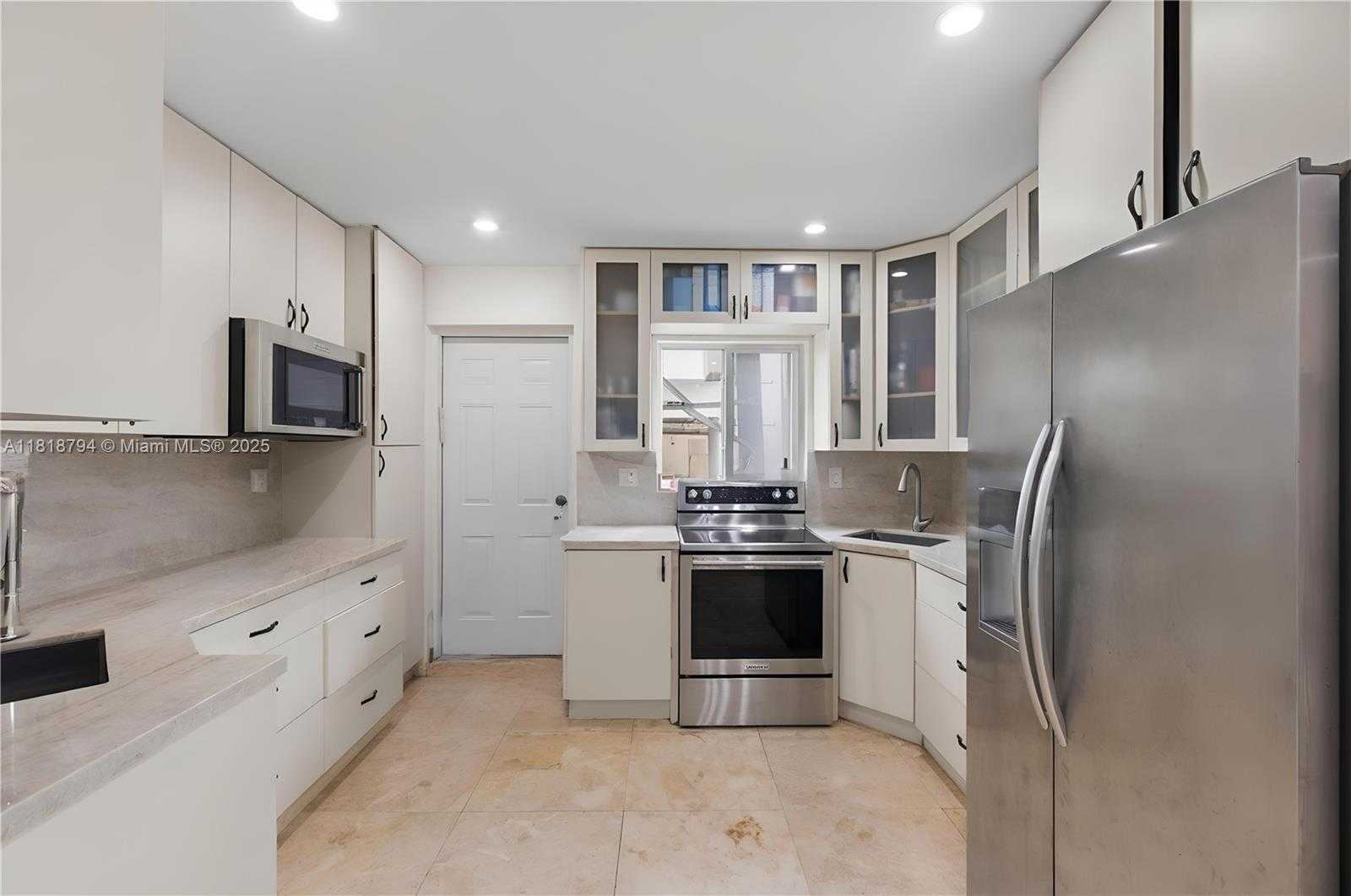 Small Image of 1601 BAY RD #4, Miami Beach Number 5