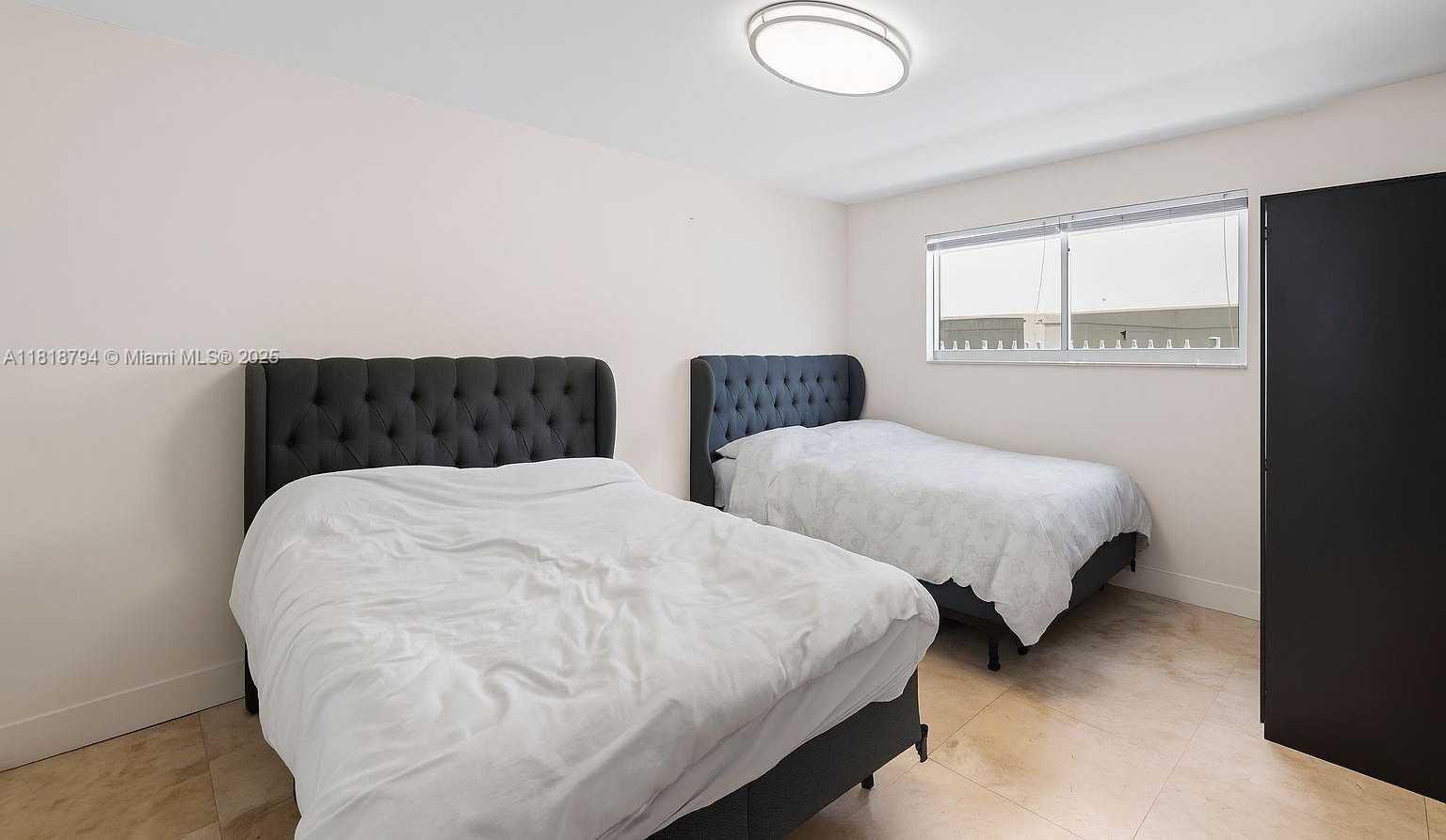 Small Image of 1601 BAY RD #4, Miami Beach Number 6