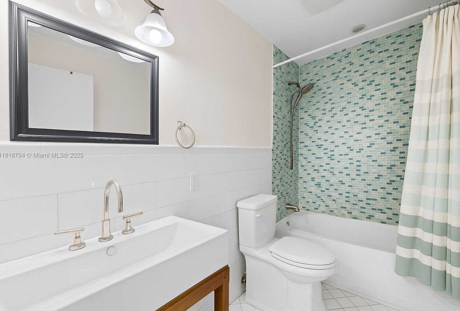 Small Image of 1601 BAY RD #4, Miami Beach Number 7