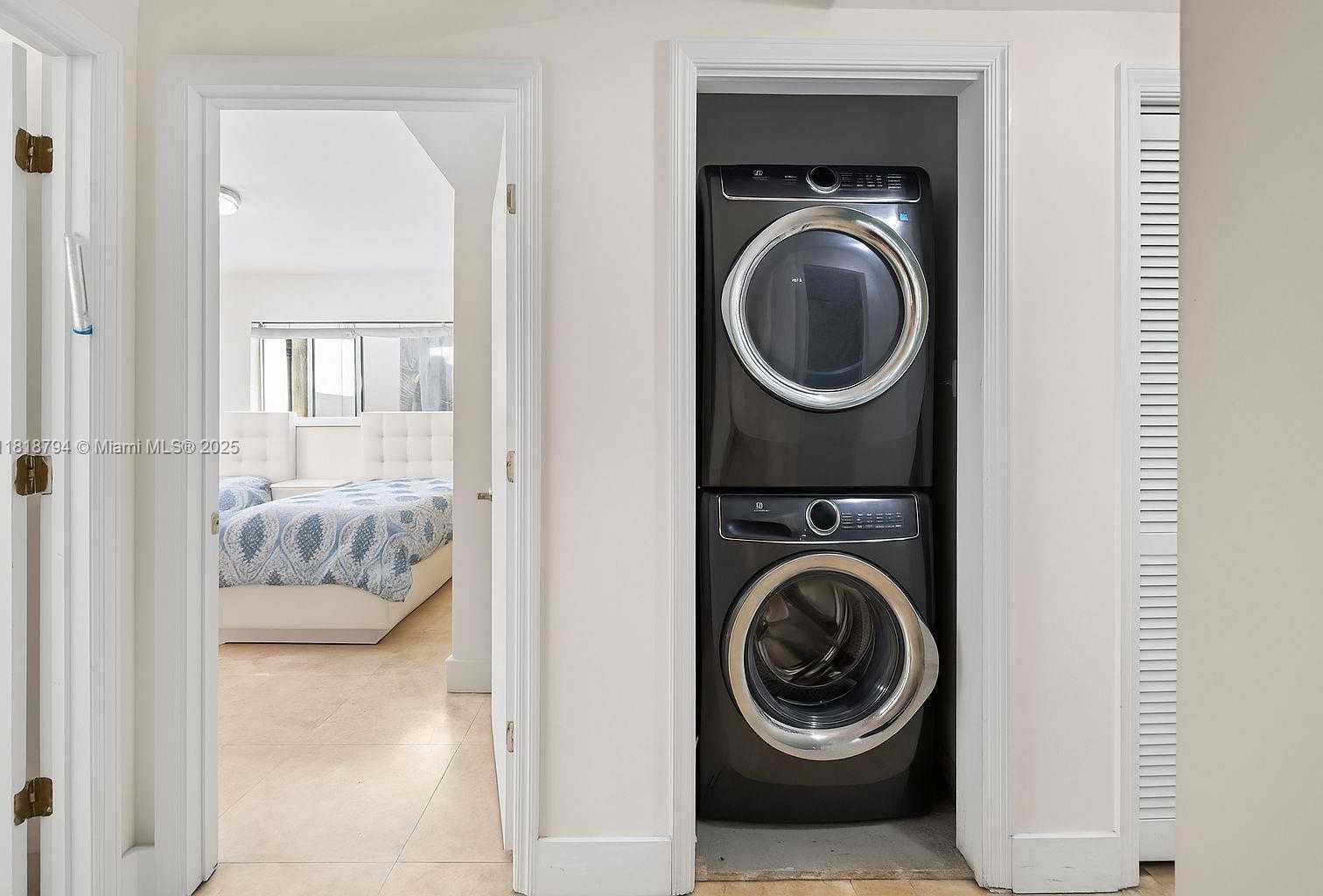 Small Image of 1601 BAY RD #4, Miami Beach Number 9