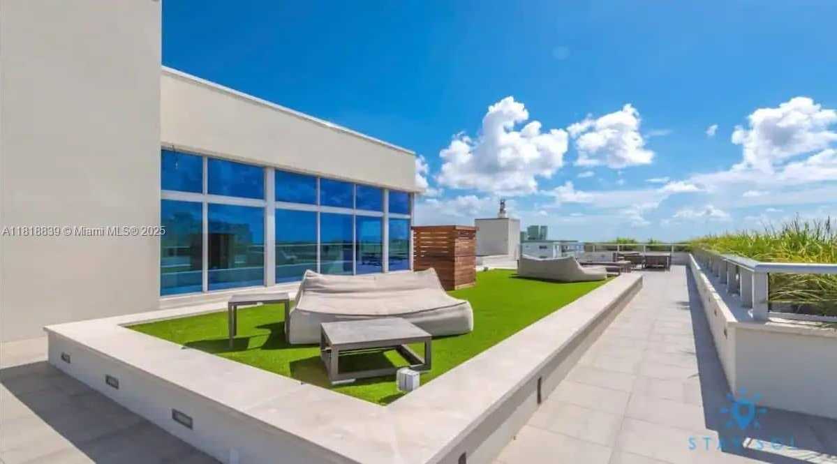 Small Image of 777 NORTH OCEAN DR #N529, Hollywood Number 29