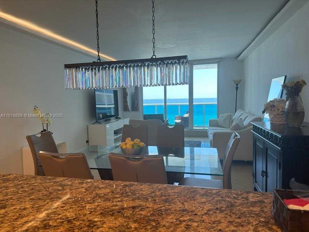 Small Image of 2301 COLLINS AVE #1025, Miami Beach Number 4